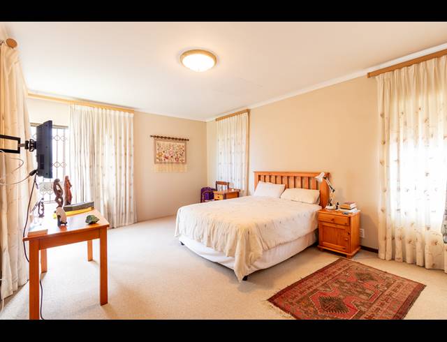 3 BEDROOM HOUSE FOR SALE IN VAN RIEBEECKSTRAND